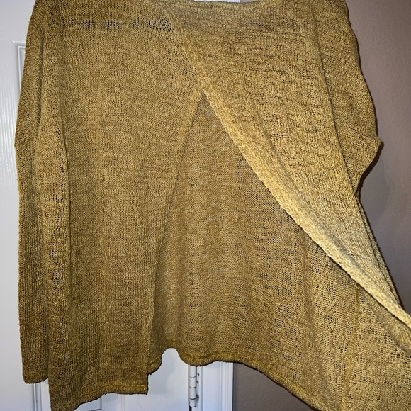 Lulu’s Open Back Sweater - Picture 3 of 5